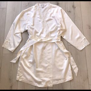 Vintage cacique silky bathrobe Small